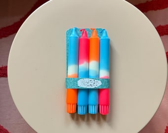 Dip Dye-ljus – Neonorange, Neonrosa och Blå – Set med 4 handfärgade koniska ljus – Färgglada toningar – Handgjorda i Leipzig