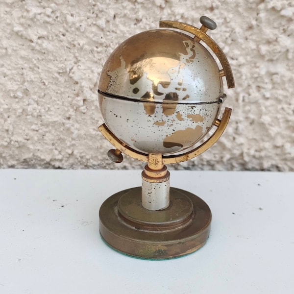 Vintage 70s globe table lighter