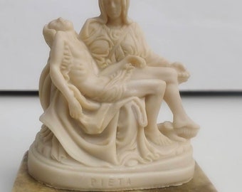 Riproduzione vintage "La pietà di Michelangelo" Figurina in pietra Decorazione da tavola