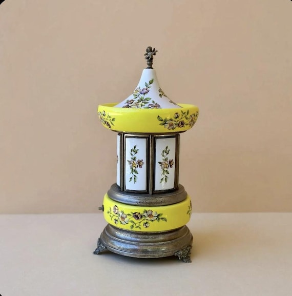 reuge music box cigarette dispenser VINTAGE CAROUSEL GREEN JADE STONE LIPSTICK/CIGARETTE HOLDER Simo Florence Carousel Musical Cigarette