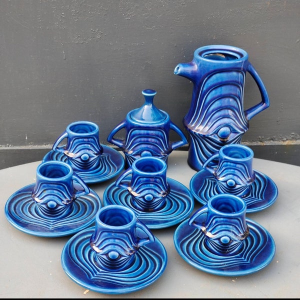 Set caffè vintage 6 tazze in ceramica blu cobalto con piattini, zuccheriera e bottiglietta Servizio da tavola dal design contemporaneo