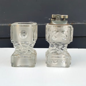Tischfeuerzeug und Zigarettenetui in verziertem schweren Glas