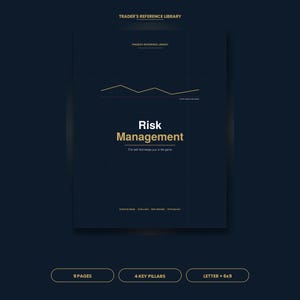 Op de afbeelding: Een donkerblauwe boekomslag met de titel "Risk Management" in gouden letters. De omslag bevat een gouden lijngrafiek en de tekst "The skill that keeps you in the game." Extra tekst is "9 PAGES", "4 KEY PILLARS" en "LETTER + 6x9".