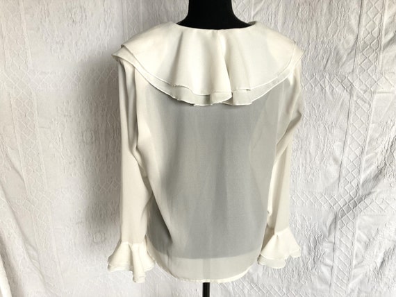 Elegant ivory long-sleeved blouse with soft roman… - image 7