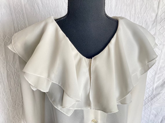 Elegant ivory long-sleeved blouse with soft roman… - image 2