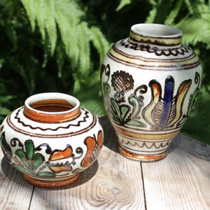 Vintage buying HMV Hungarian Folk Art Pottery Wall Bowl Set