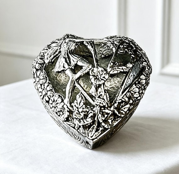 Vintage 1980s A E Williams Pewter Heart Trinket / Pill Box – Fairy & Floral Design, Marked View 6