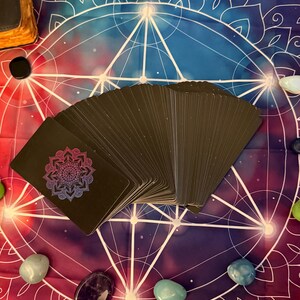 Cartas misteriosas del tarot y mini lectura, escritas a mano.