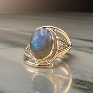Natural Labradorite Ring, 925  Sterling Silver Ring, Statement Ring, Fire Gemstone Ring, Vintage Ring, Handmade Rings, Oval Shape Rings.