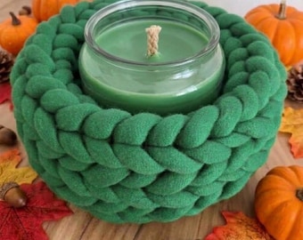 Knitting pattern for an autumnal knitted wreath/decorative wreath. Digital file. For all seasons.