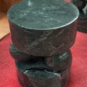 Mesa auxiliar cilíndrica de mármol verde hecha a mano | Mesa de acento moderna y minimalista