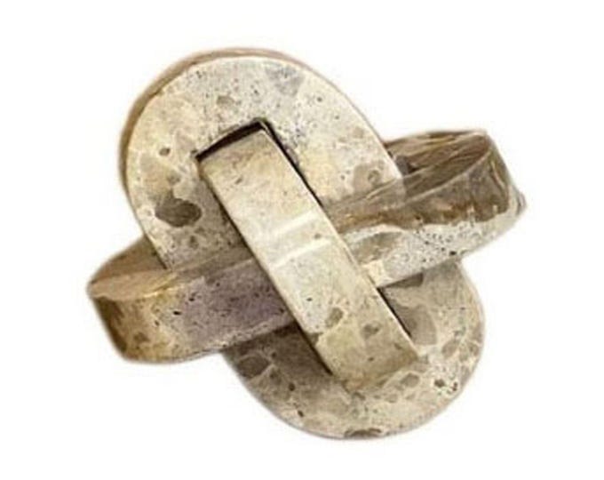 Handcrafted Gorda Knot Sculpture – Modern Decorative Accent in Natural Stone