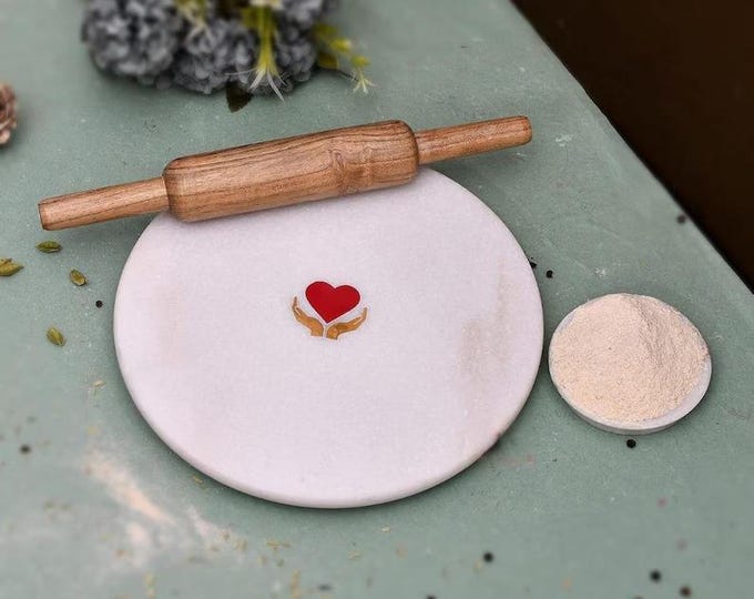 Handcrafted White Marble Chakla with Heart Inlay – Round Roti Rolling Board