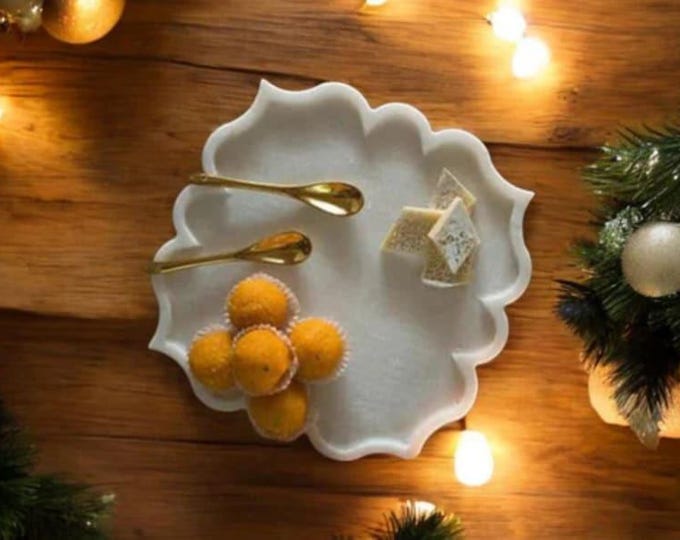 Scalloped White Marble Serving Plate – Handcrafted Stone Platter for Elegant Table Decor