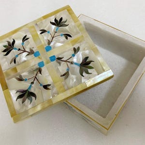 Mother of Pearl Floral Inlay Marble Jewelry Box – Handmade Pietra Dura Square Keepsake | 5&quot;x5&quot;x2&quot; | Indian Artisan Craft
