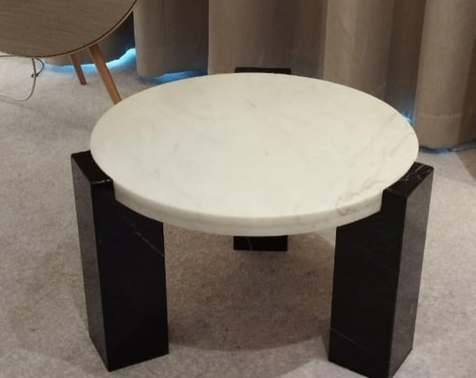 White Round Coffee Table for Luxurious Living Spaces