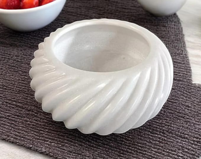 Elegant White Marble Spiral Bowl – Handcrafted Decorative Centerpiece