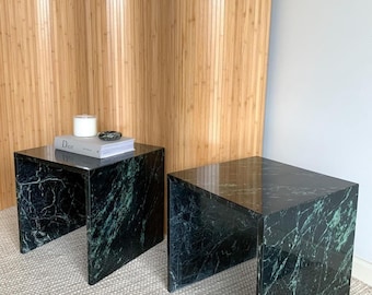 Mesa auxiliar vintage de mármol verde inspirada en Carlo Scarpa – artesanía atemporal en piedra natural