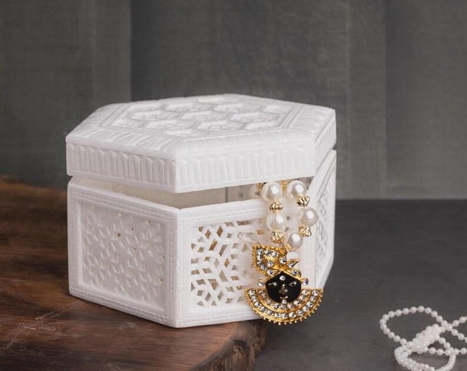 Handcrafted Marble Carved Jewelry Box – Hexagon Lattice Trinket Box