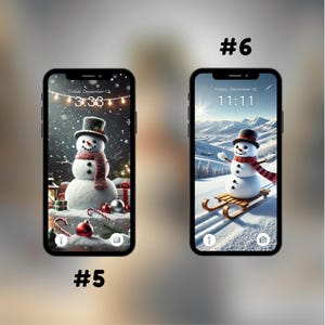 Puede incluir: Dos im&aacute;genes de un mu&ntilde;eco de nieve en la pantalla de un tel&eacute;fono. La primera imagen muestra un mu&ntilde;eco de nieve de pie frente a un &aacute;rbol de Navidad con luces y bastones de caramelo. La segunda imagen muestra un mu&ntilde;eco de nieve montando un trineo cuesta abajo por una colina nevada. Ambas im&aacute;genes muestran la fecha y la hora en la pantalla.