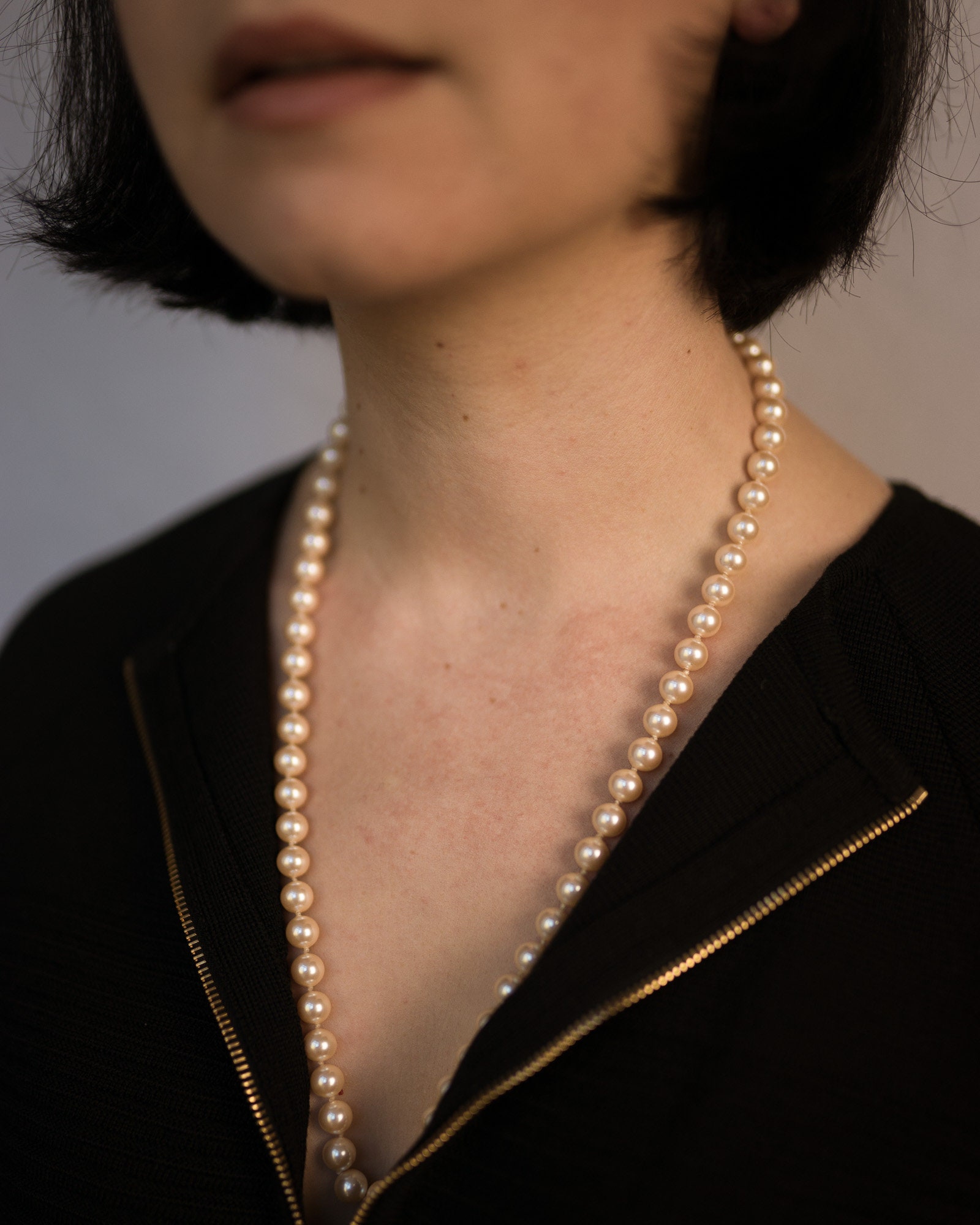 Vintage Champagne Color Pearl Necklace with Gold Tone Filigree Closure, y2k Pearl Necklace, Pearl Necklace 1 Strand, Tiny Pearl Necklace