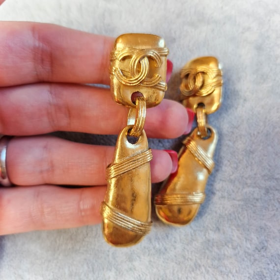 Vintage Chanel Drop Dangle Earrings from 94A, Chanel Long Statement Gold CC Earrings, Chanel Vintage Clip On Earrings, Chanel 90s Jewelry