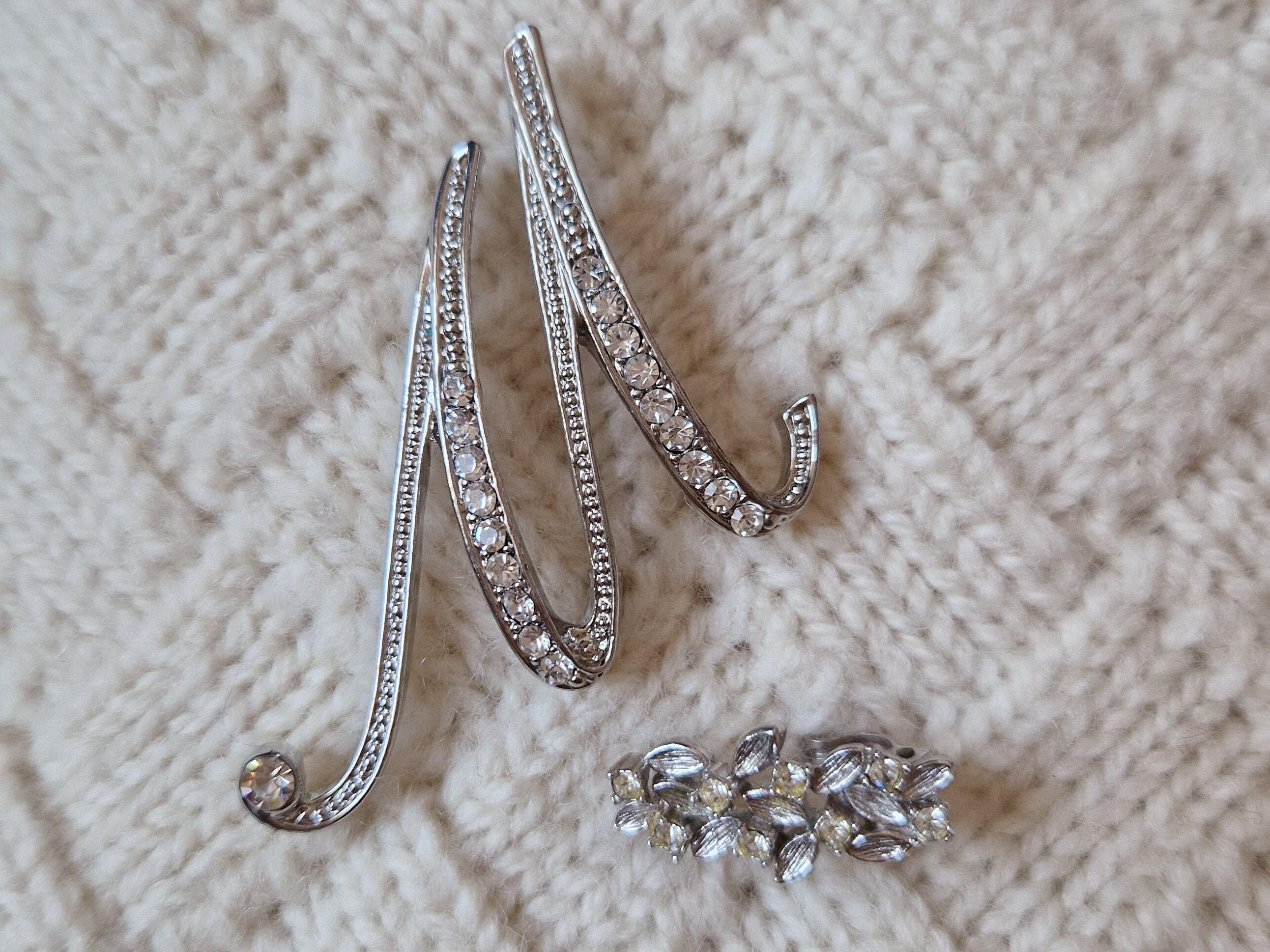 tbymallano Vintage M Letter Brooch Pin with Clear Crystals, Silver Tone Crystal Brooches, Romantic Duo Brooch Set