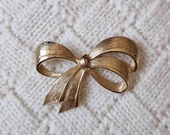 Vintage Avon Gold Tone Bow Brooch Pin, Vintage Bow Brooch, Cute Vintage Jewelry, Gift for Her