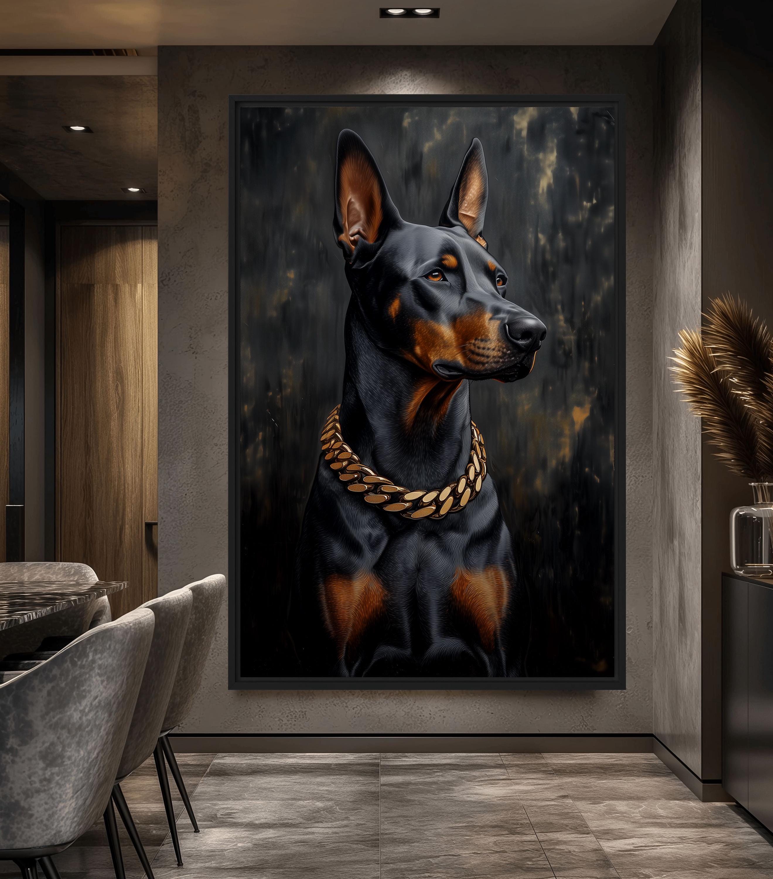 金色の鎖をつけたドーベルマンのアートプリント：おしゃれな犬の壁飾り