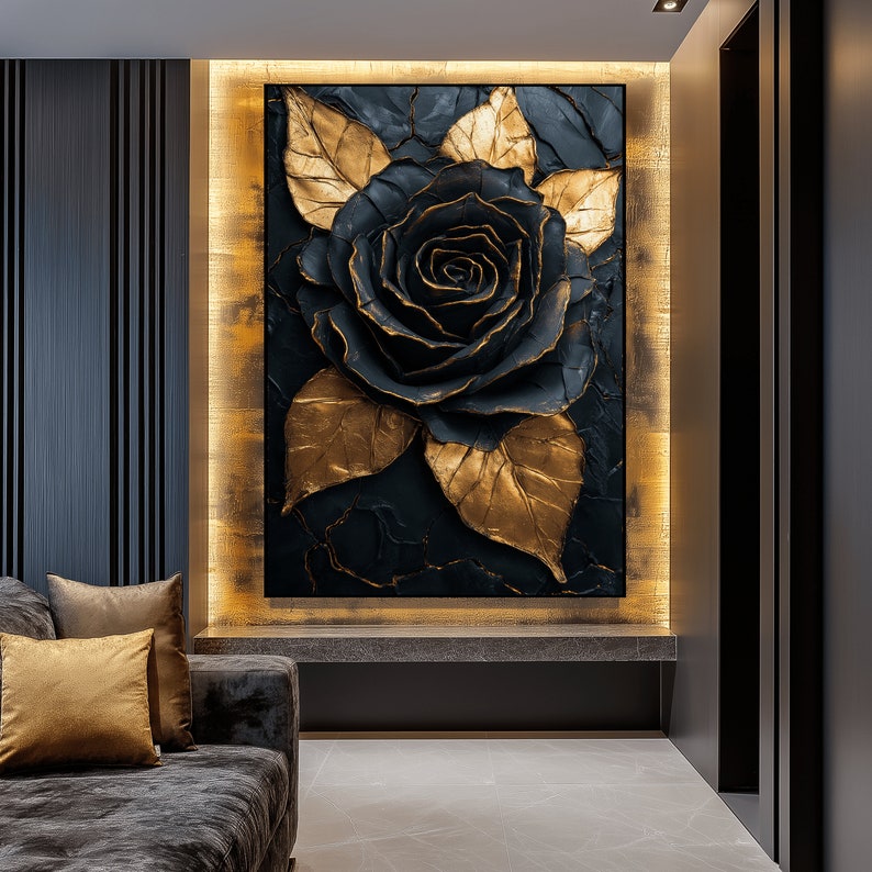 Puede incluir: Una pieza de arte de pared 3D en negro y dorado con una gran rosa con p&eacute;talos y hojas texturizados.