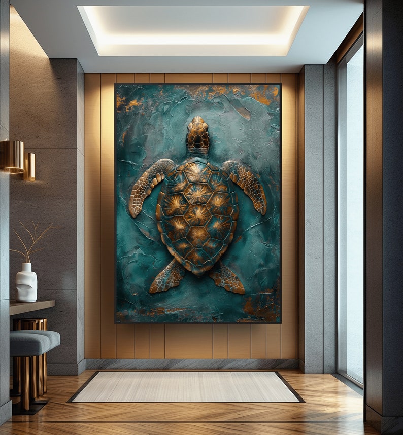 Puede incluir: Una pintura abstracta de una tortuga marina en oro y verde sobre un fondo texturizado.