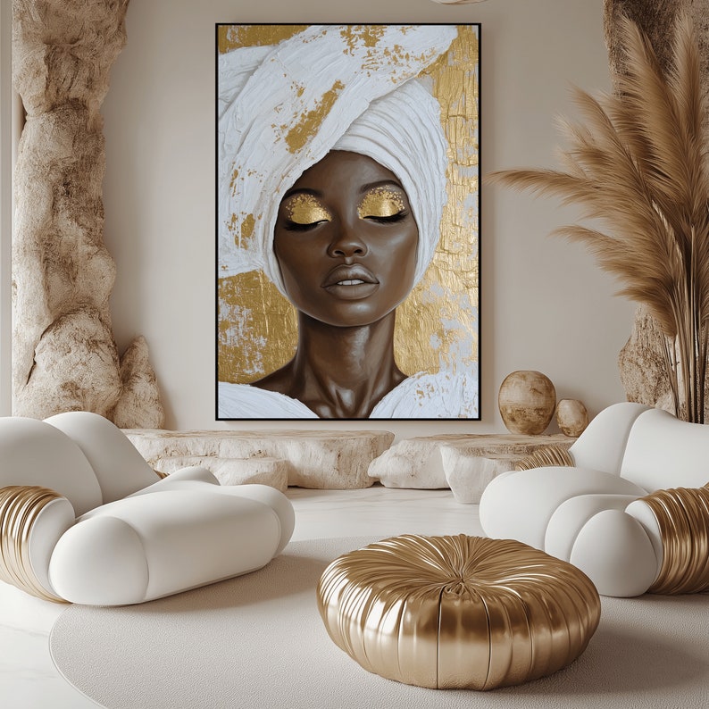 K&ouml;nnte beinhalten: Ein Gem&auml;lde einer Frau mit einem wei&szlig;en Kopftuch und goldenem Make-up. Der Hintergrund ist ein strukturiertes Gold und Wei&szlig;.