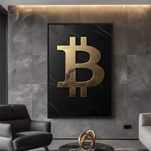 Könnte beinhalten: Gerahmtes Wandbild mit einem goldenen Bitcoin-Symbol vor einem schwarzen Marmorhintergrund. Das Bitcoin-Symbol hat eine strukturierte, metallische Optik. Das Kunstwerk ist in einem schwarzen Rahmen gefasst und verleiht einen modernen Touch.