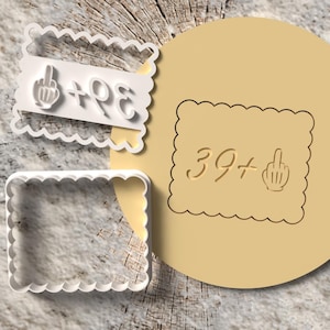 Emporte-Pièce Petit Beurre Humour Anniversaire - Âge et Doigt "Décennie Supérieure" - Cadeau Rigolo Adulte - Découpoir Biscuit Original