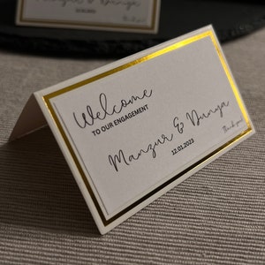 Personalisierte Tischkarte Goldakzent Platzkarte Gästekarte Sticker Papier Willkommen Karte Begrüßung Hochzeit Verlobung Geburtstag Feier