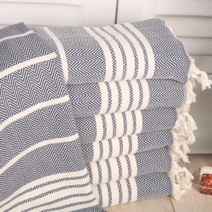 Cadeaus bruidsmeisje, gepersonaliseerde cadeaus, handdoek marineblauw katoen 20 x 40 inch, gestreepte theedoek, handdoek monogram, herdenkingscadeau,