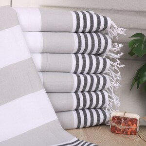 Gestreepte Turkse handdoek: lichtgrijs-zwart katoen, 24 x 40 inch