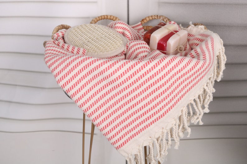 Toalla de baño, regalo personalizado para él, toalla de algodón bermellón de 40 x 71 pulgadas, regalos personalizados, regalos para él, linda toalla de playa, imagen 2