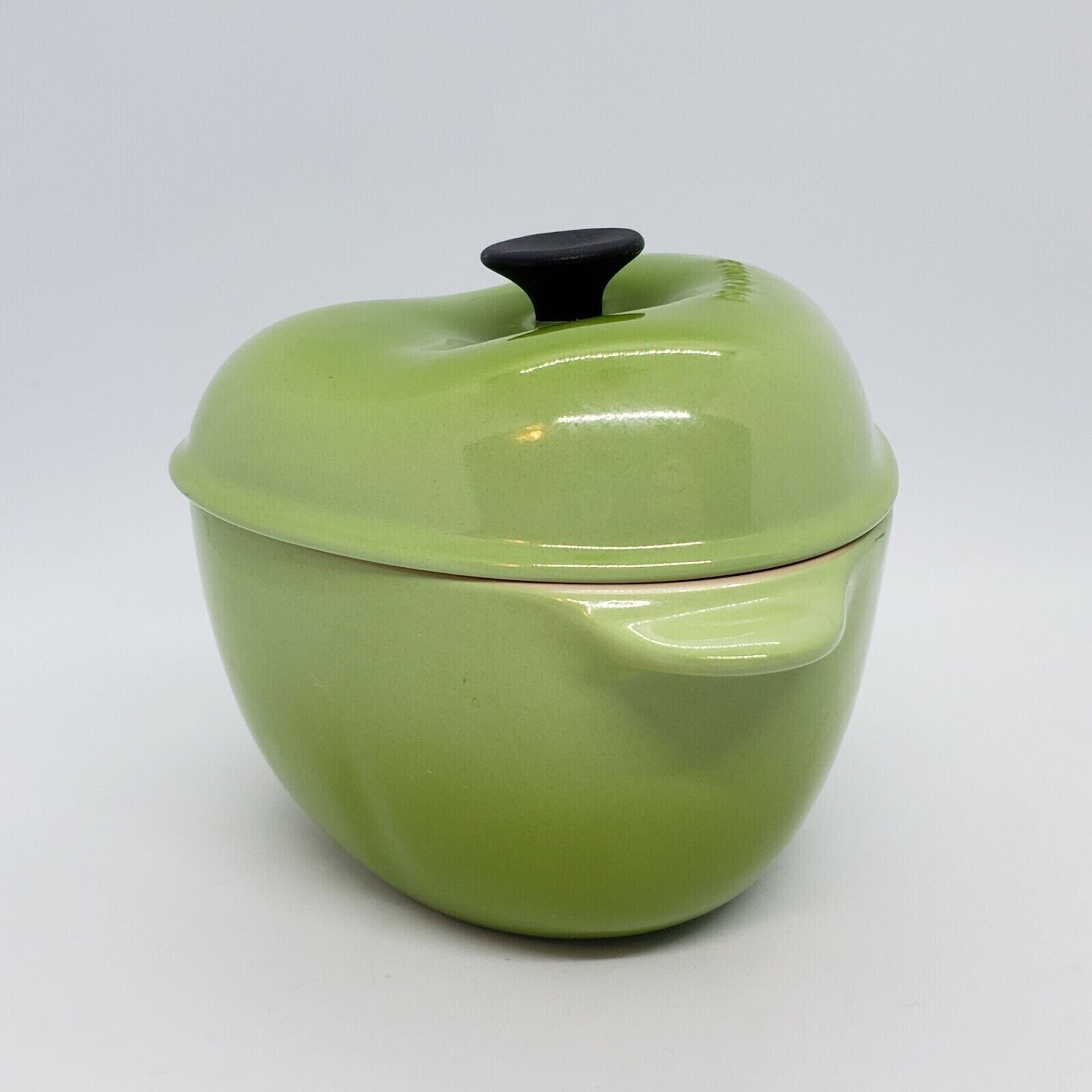 кастрюля в виде яблока. кастрюли яблоко. яблоки в кастрюле. кастрюли яблоко. 6 л, зеленая, lodge.