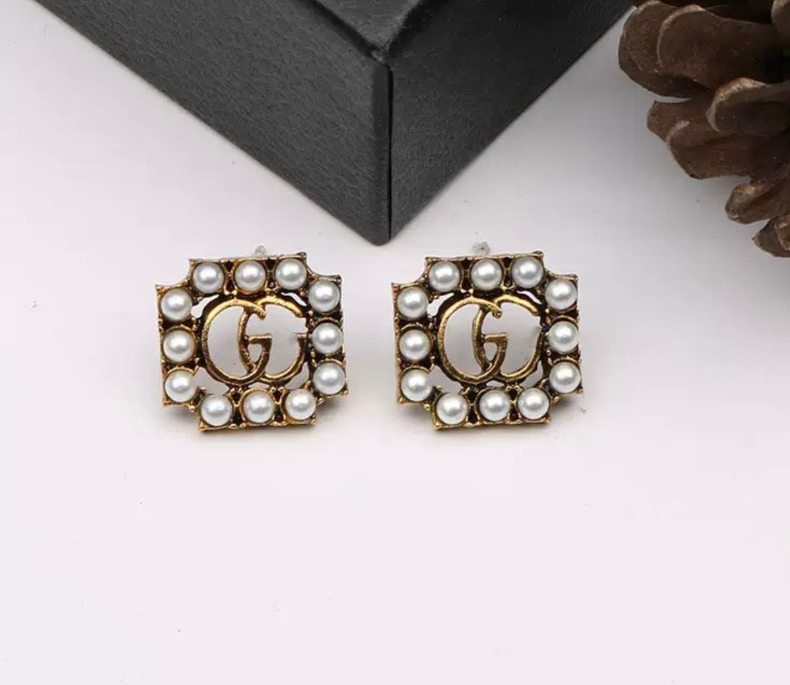 CHANEL CC Pearl Brooch with Pearl Drop Gold