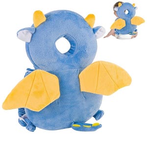 Puede incluir: Un letrero de madera rústico con el texto "Welcome to our home" en un estilo manuscrito. El letrero presenta un acabado envejecido y un diseño sencillo y acogedor, perfecto para un porche o entrada.