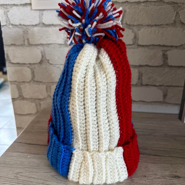 Bonnet en laine bleu, blanc, rouge