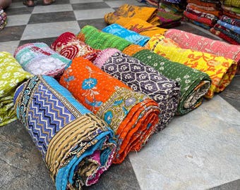 Partihandel med indiska vintage Kantha-quilts: Handsydda bomullsplädar (blandade mönster)