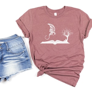 Mädchen und Träume Buch, Buchhändler Geschenk, Inspirational Reading Tshirt, Fantastisches Buch-Liebhaber-T-Shirt, Stellen Sie sich Welt T-Shirt, Lesebuch-Shirt vor