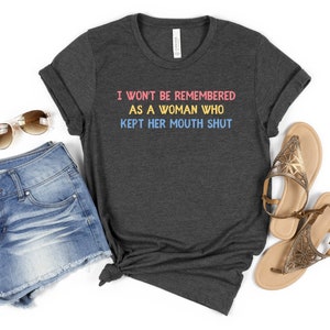 No seré recordada como una mujer que mantuvo la boca cerrada, derechos de la mujer, camiseta de mujer fuerte, camisetas feministas, camisetas de poder de la mujer