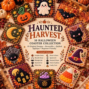 Może przedstawiać: Kolekcja dziesięciu kwadratowych, pikowanych podkładek z aplikacjami o tematyce Halloween, w tym dynia, duch, nietoperz, kot, księżyc, pajęczyna, dom, kociołek, kapelusz czarownicy i cukierek kukurydziany, z napisem Haunted Harvest 10 Halloween Coaster Collection.