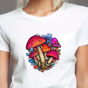 Camiseta con forma de corazón de hongo psicodélico. Diseño kitsch colorido de los años 90. Camiseta con dibujos animados de hongos. Obra de arte única para amantes de la naturaleza.