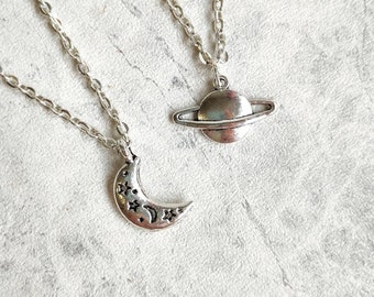 Je t'aime sur la lune et sur Saturne, colliers inspirés de Taylor Swift, collier planète Saturne lune, boucles d'oreilles Saturne, folklore, sept, époques