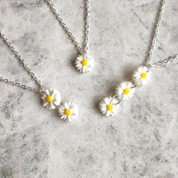 Daisy Necklace, Daisy Flower Earrings, Double Daisy Earrings, Hippie Festival, Daisy Chain, Mother Gift, Wild Flower, Resin, Triple Daisy