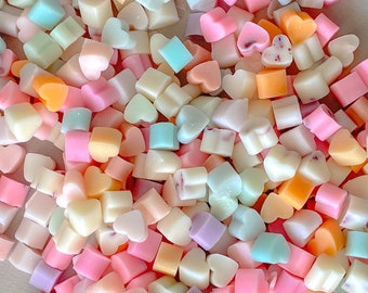 Fondants parfumés en forme de petits cœurs en cire vegetale de colza - deux formats au choix et parfum personnalisable